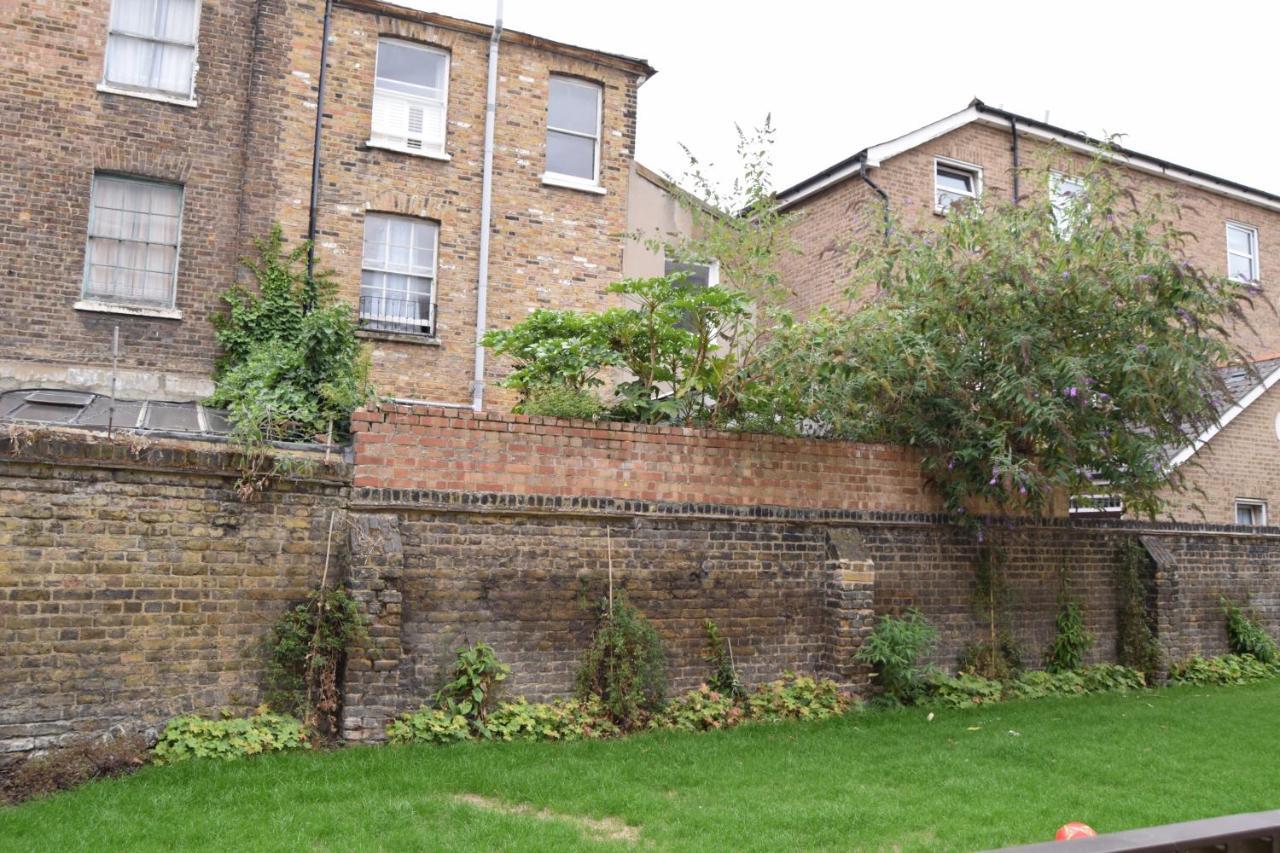 2 Bedroom House In Hackney ロンドン エクステリア 写真